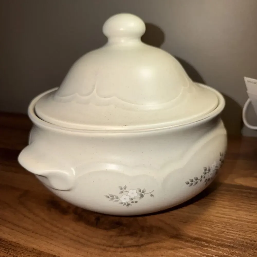 Pfaltzgraff HEIRLOOM 2 Qt Covered Casserole Dish & Lid